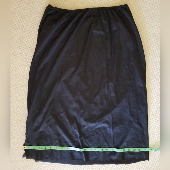 Bundles of pre-owned Woolite skirt slips. (3) total. Size M (8), 10-12, 18 - Picture 12 of 16